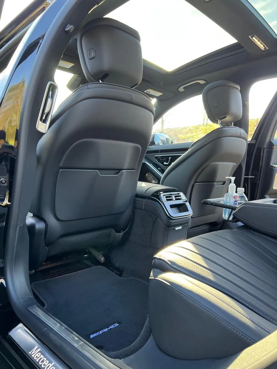 Executive sedan rear leather seating, Smart Limo Rental DC (Mercedes-Benz S-Class shown)