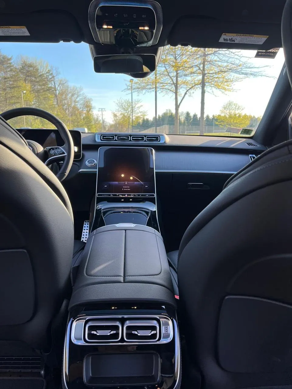 Executive sedan rear console and climate controls, Smart Limo Rental DC