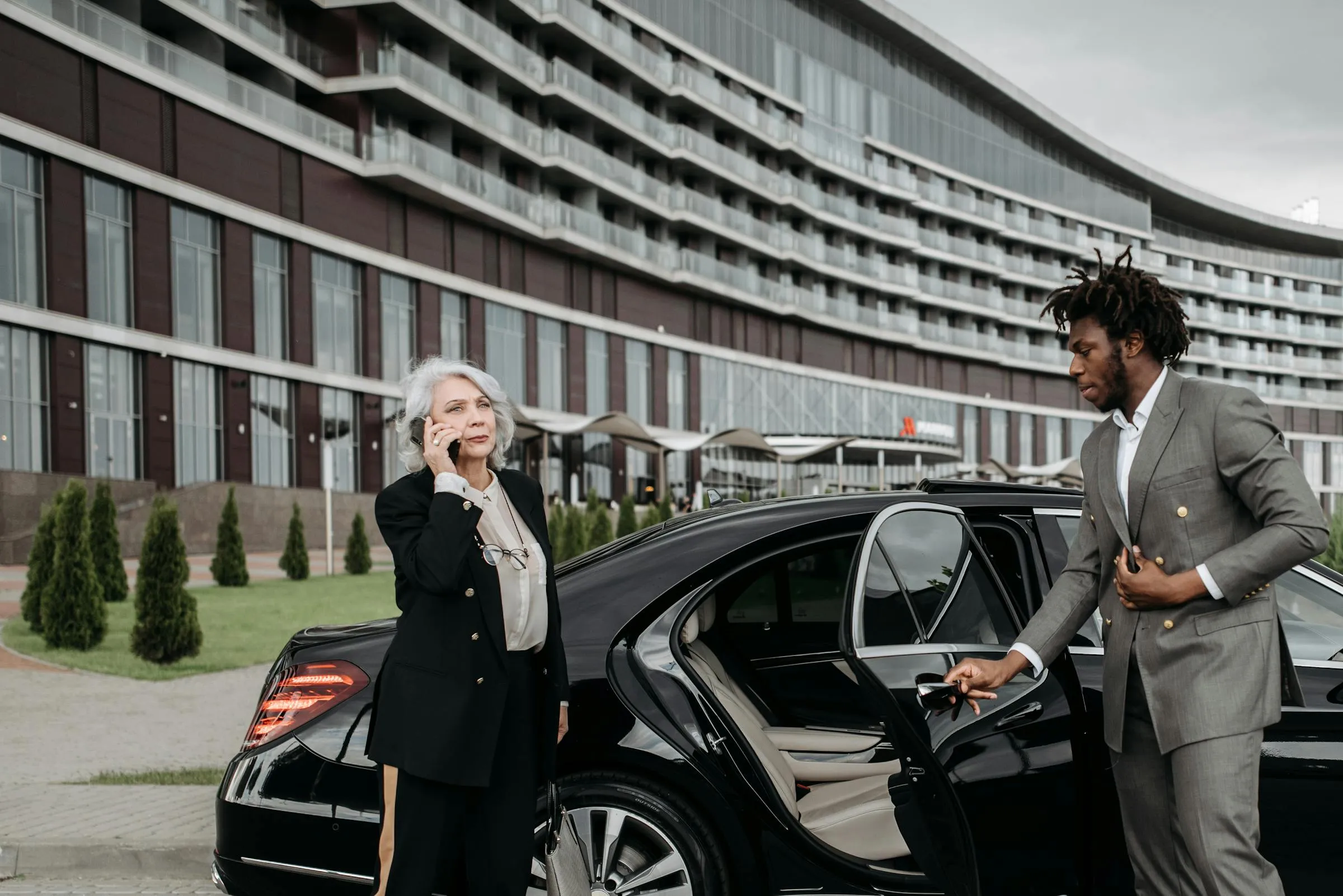 Executive vehicle for corporate and group transportation in Washington DC by Smart Limo Rental
