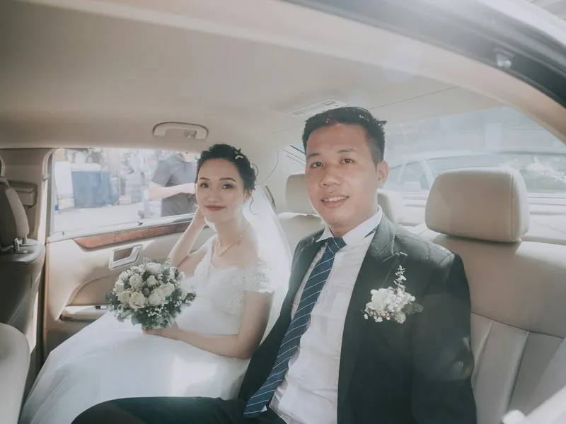Bride and groom in a Smart Limo Rental wedding limousine in Washington DC