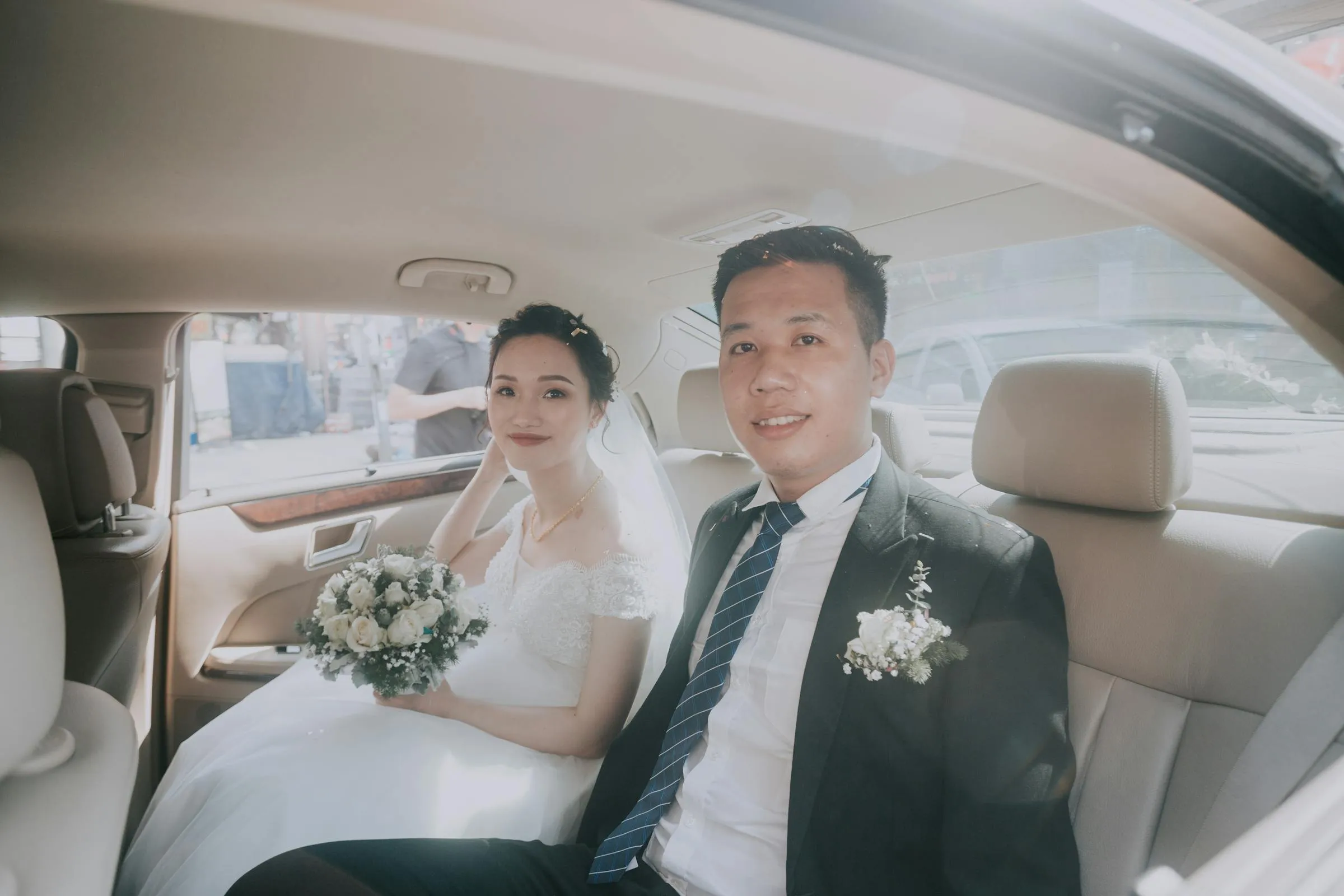 Black stretch limousine for a Washington DC wedding, the traditional wedding-day car from Smart Limo Rental