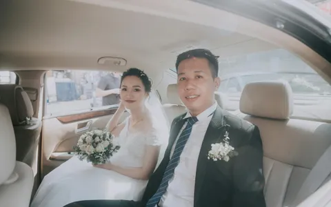 Black stretch limousine for a Washington DC wedding, the traditional wedding-day car from Smart Limo Rental