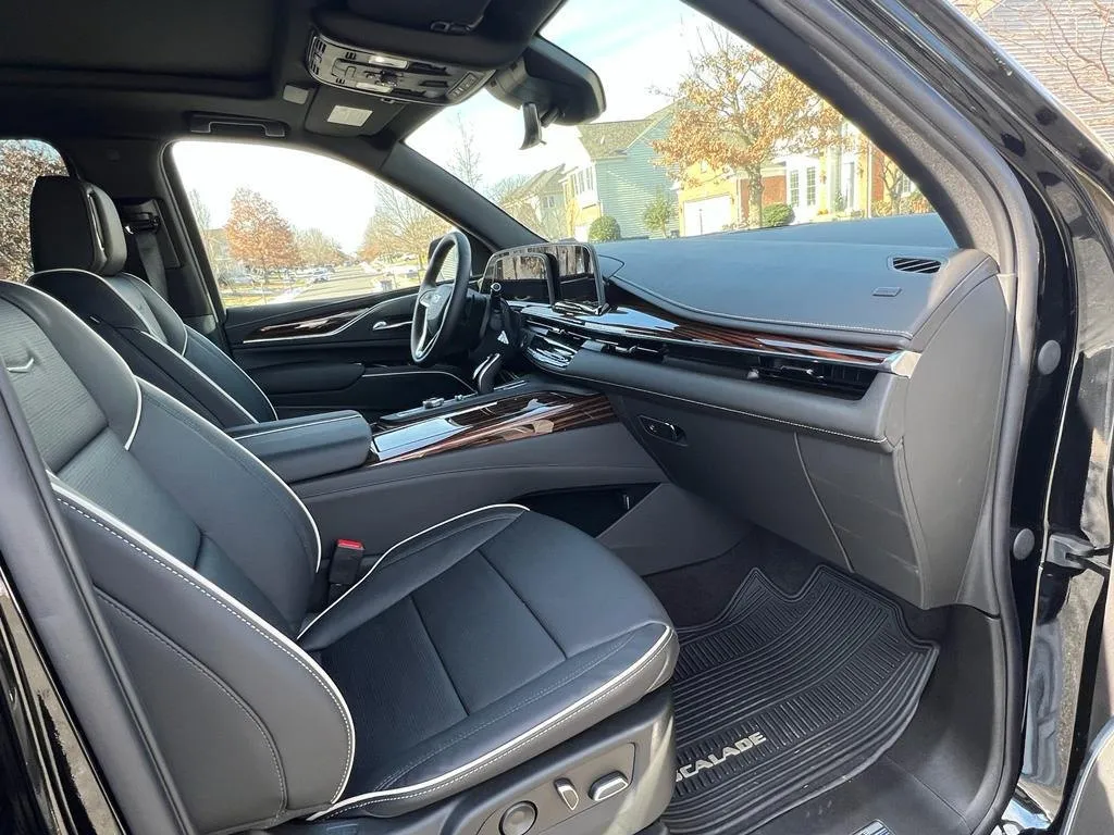 Executive SUV front cabin and dashboard, Smart Limo Rental DC (Cadillac Escalade shown)