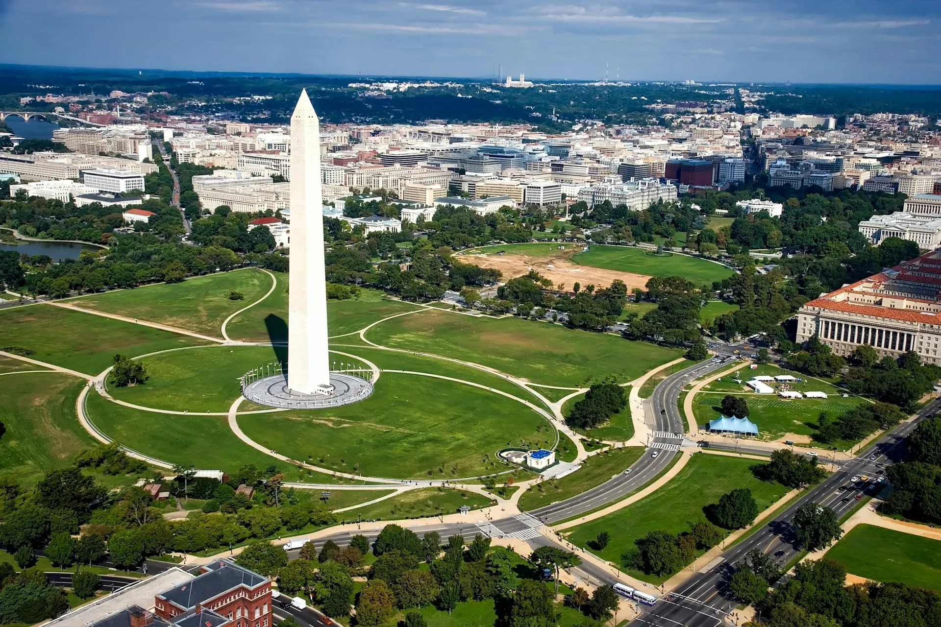 Washington DC skyline panorama on a multi-day private chauffeured limousine tour with hotel pickup
