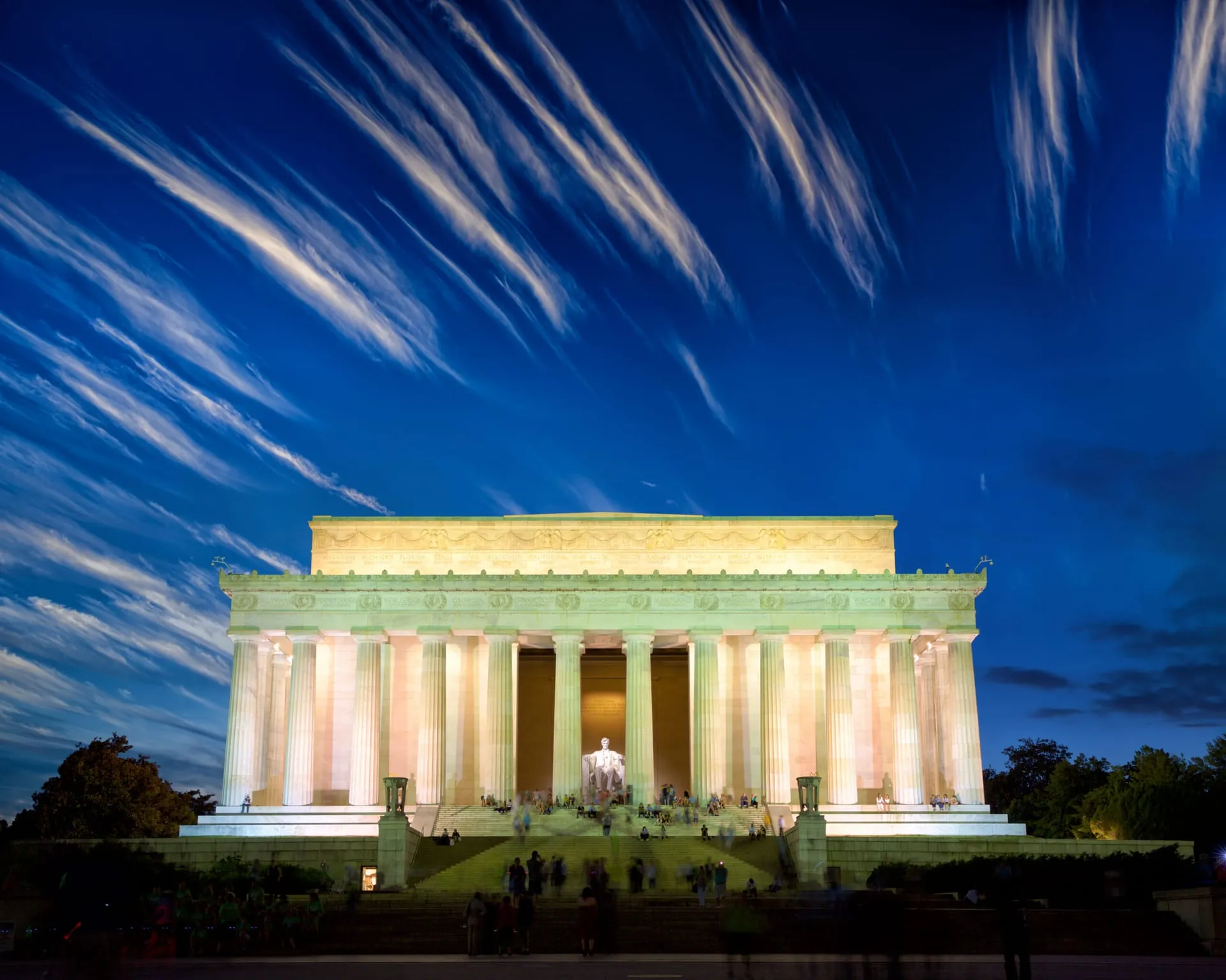 Lincoln Memorial, a key stop on the African American heritage tour of Washington DC by limousine