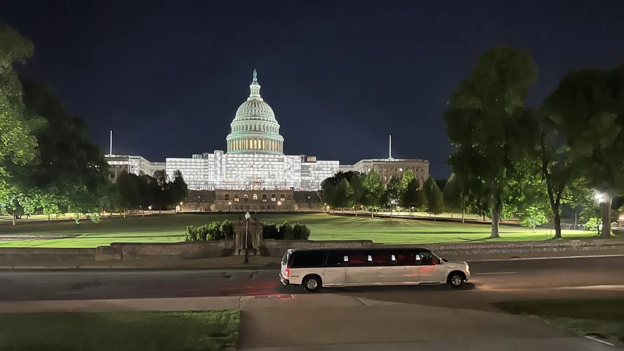 Stretch limousine at the illuminated US Capitol on a private Washington DC evening limousine tour