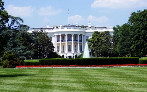 The White House on the National Mall, the first of the places to visit in Washington DC by private limo